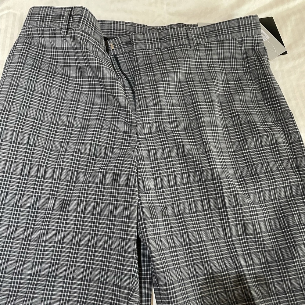 Brand new Walter Hagen gray plaid golf shorts. 38 waist